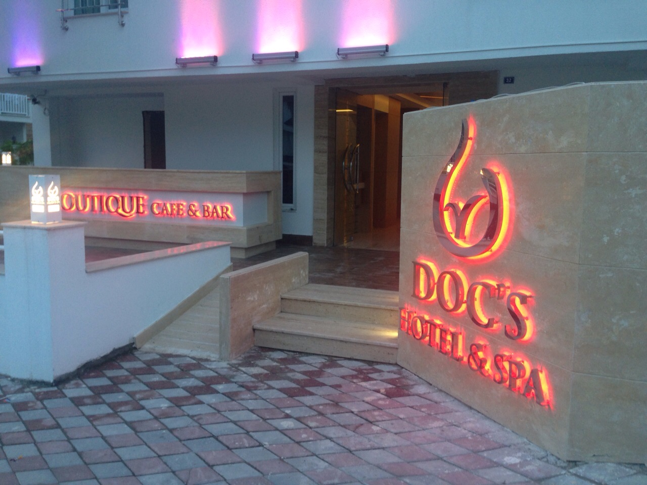 Doc's Hotel & Spa 304 Kalite Paslanmaz Krom Kutu Harf Antalya Tabela/ Kemer